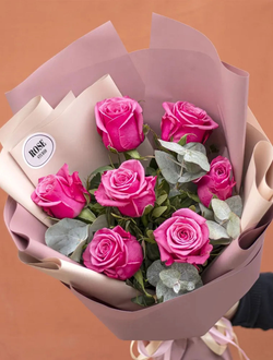 7 роз с эвкалиптом (цвет на выбор)