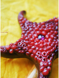 Красивая брошь "Морская звезда Золотых Морей" с родолитом