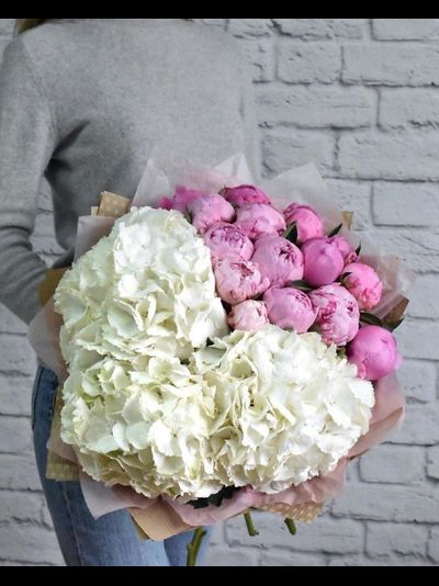Букет из пионов и гортензии "Ice cream"