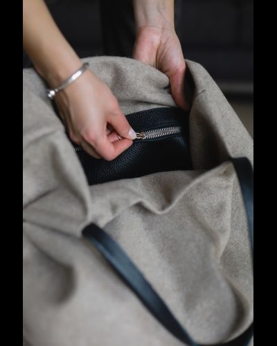 Шоппер из шерсти с коричневыми кожаными ручками