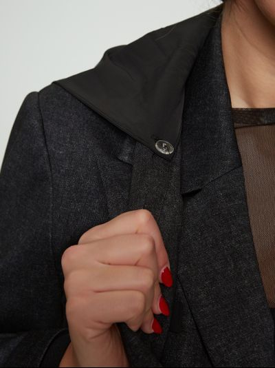 Жакет из твида с отстегивающимся капюшоном