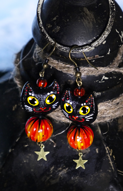 "Советники звёзд", серьги-талисманы с желтоглазыми котиками