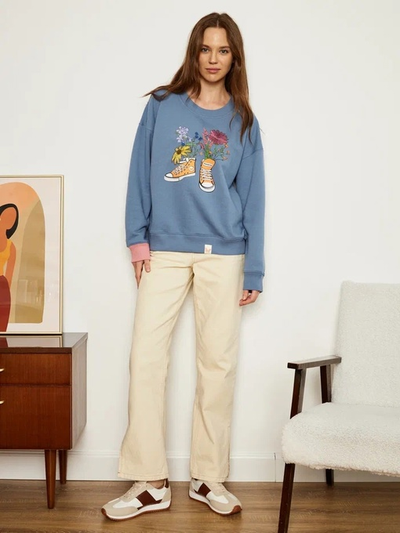 ЖЕНСКИЙ СВИТШОТ ГОЛУБОЙ "ЦВЕТОЧНЫЕ КЕДЫ"