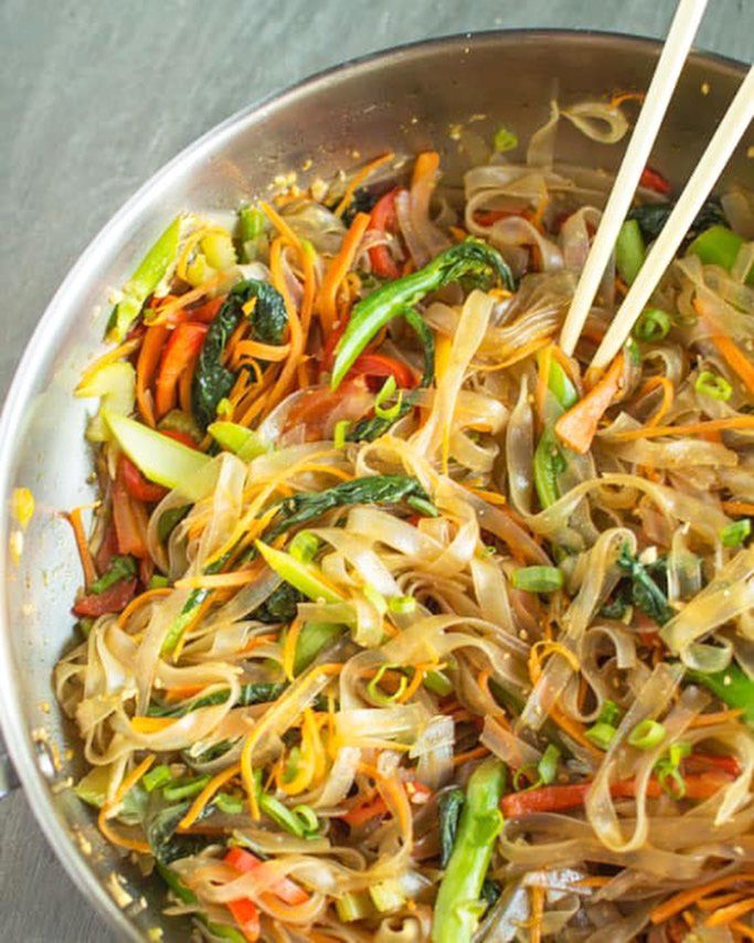 фэньпи лапша. соевая лапша рецепт. удон паста вок. рамен с рисовой лапшой. соус для рисовой лапши.