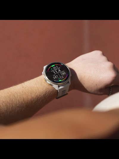 Часы Garmin Forerunner 970 Soft Gold Titanium French Grey / Translucent Indigo