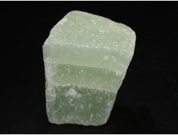 Кальцит фисташковый (зеленый), необработанный образец, Пакистан (35*32*30 мм, 61 г) №38060