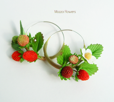 Серебряные серьги-кольца с земляникой .