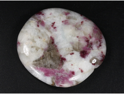 Турмалин розовый в кварце, полировка плоская, Бразилия (41*37*8,5 мм, 22 г) №35688