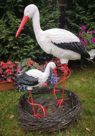 Аист с детёнышем в гнезде 2шт (Аист-70см, аист-115см ) полистоун Аист - является символом новой жизни. Согласно русским народным поверьям, аист - птица, приносящая счастье в Ваш дом. Также аист покровительствует рождению детей.