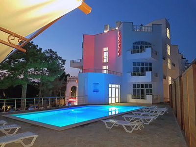 Севастополь «И мирный зов святынь и цитаделей слава»