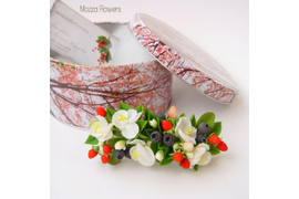 Заколка с яблоней, черникой и земляникой.