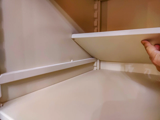 Библиотека многосекционная в классическом стиле.