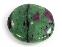 Корунд красный (светится в УФ) в цоизите, полировка плоская, Танзания (38*34*9 мм, 25 г) №35657