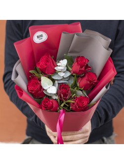 Букет из роз с эвкалиптом