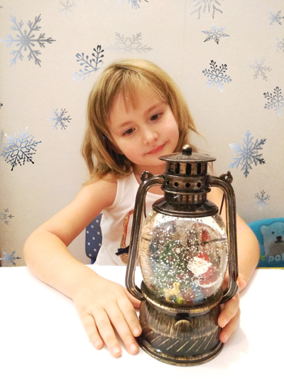 Новогодний фонарь с LED-подсветкой и поддувкой снега,  12*10*21 см (два вида)