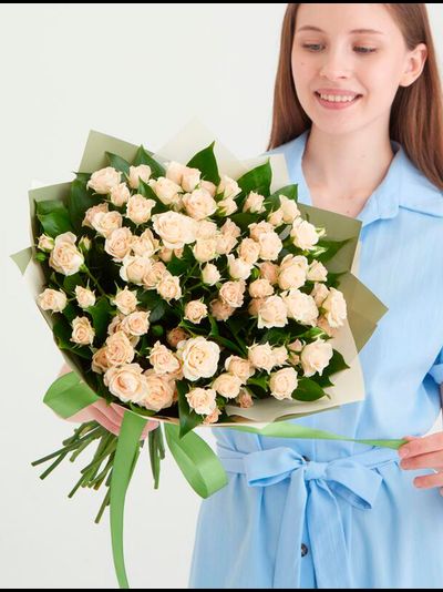 Букет из 11 кремовых кустовых роз