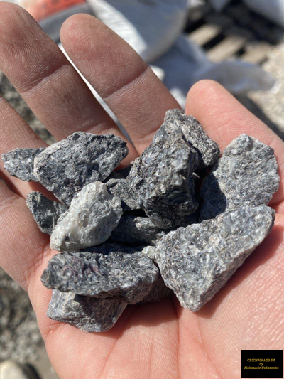 серо-белый декоративный щебень