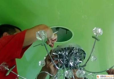 Замена люстры на натяжном потолке в квартире ИВАНМАСТЕР