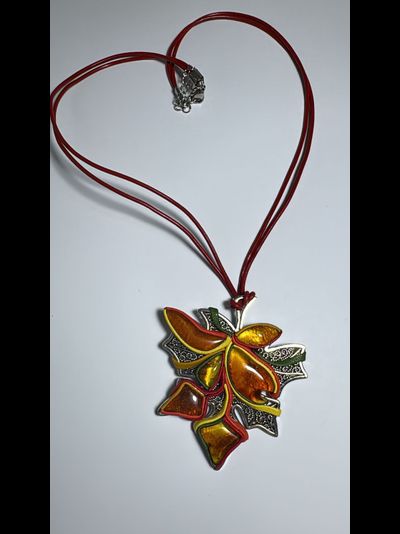 Подвеска с янтарем