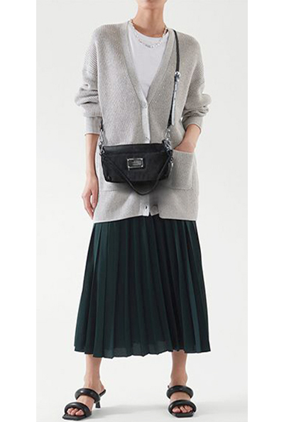 (АРТИКУЛ: 8420) СУМКА ЖЕНСКАЯ, НЕБОЛЬШАЯ, НАТУРАЛЬНАЯ КОЖА, ЧЕРНАЯ, ТРИ ОТДЕЛЕНИЯ, ДЛИННЫЙ РЕМЕНЬ ЧЕРЕЗ ПЛЕЧО