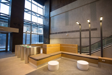 Панель обладает современным дизайном с мотивами традиционных африканских узоров. 