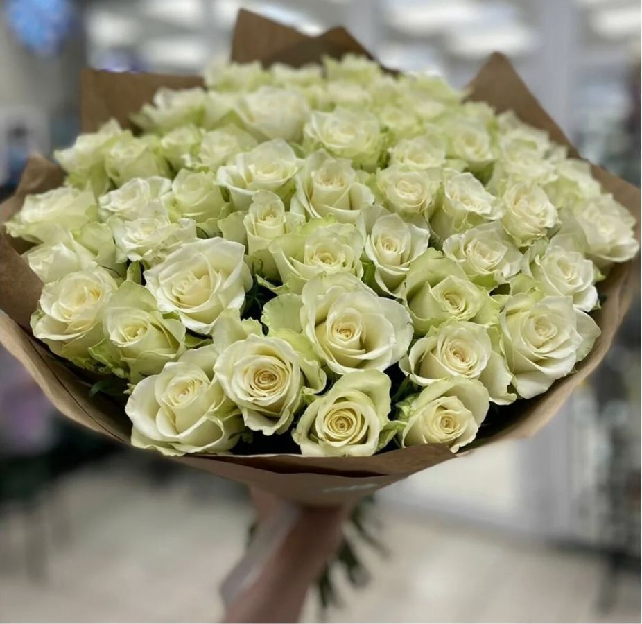 Яркие корпоративные букеты в офисе в Ростове