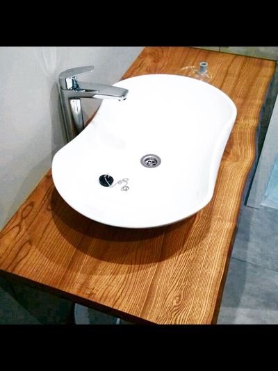 столешница под раковину из тонированного ясеня