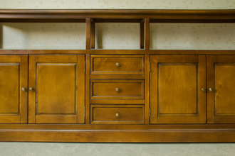 Большая тумба под ТВ и технику на цоколе.