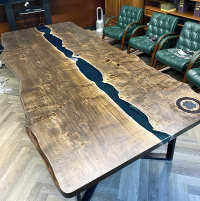 стол из слэба, стол из карагача, стол из дерева, стол из массива, стол в офис, большой стол с смолой