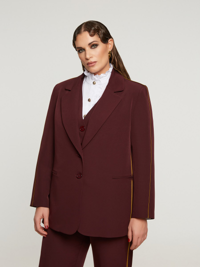 Стильный жакет с акцентными элементами