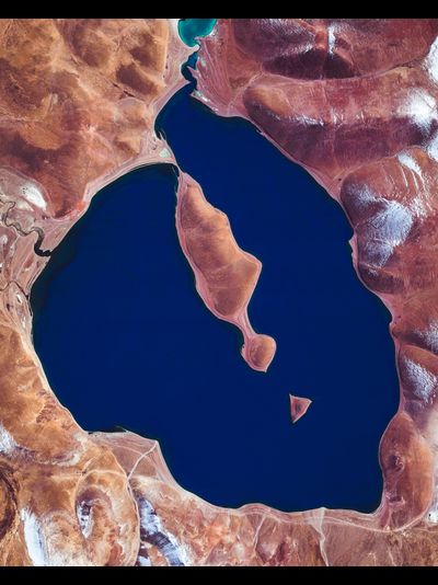 Картина обогреватель, спутниковое фото озера Куомо