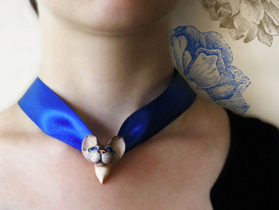 Миниатюрная подвеска "Кошечка с голубыми глазами"