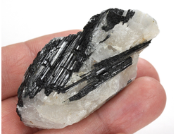 Кварц, черный турмалин (шерл), необработанный образец, Бразилия (58*25*26 мм, 36 г) №38083