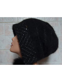 chernaya-zhenskaya-shapka-ushanka-s-pomponami-2018-italiya-kupit