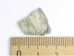 Диаспор (султанит) кристалл, Турция (16*15*1,5 мм, 0,8 г) №23472