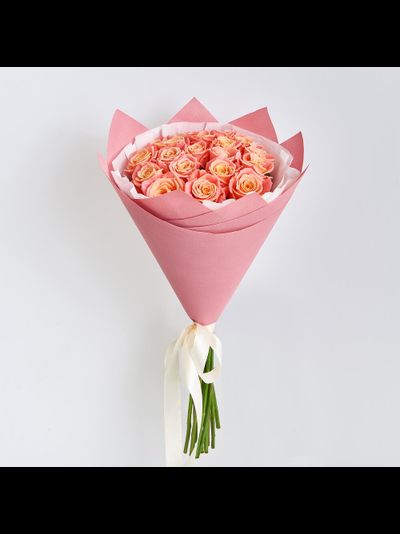 19 персиковых роз