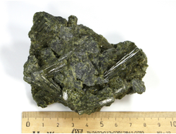 Эпидот, сросток кристаллов, Перу (85*62*42 мм, 293 г) №23685