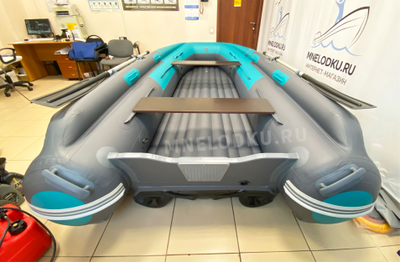 Моторная лодка REEF TRITON 370 S-MAX интегрированный фальшборт транец