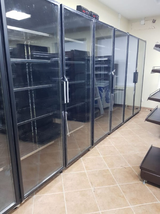 Холодильная камера универсальная на 3 стелянных двери Коловрат 3