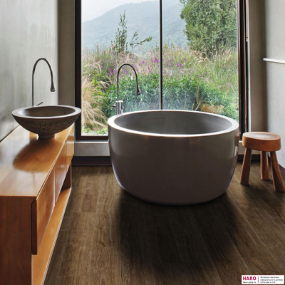 Декор ламината Haro Tritty 200 Aqua Дуб Элеганза Дымчатый 542056 в интерьере ванной комнаты