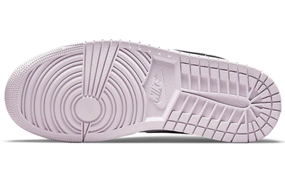 женские баскетбольные кроссовки Nike Air Jordan 1 Mid Barely Rose BQ6472-500