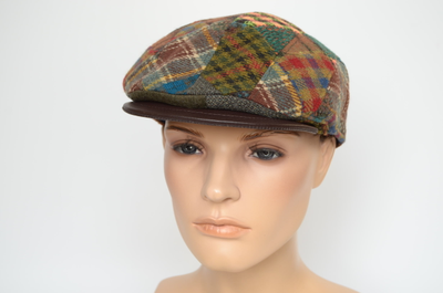 Итальянская кепка в шотландскую клетку
