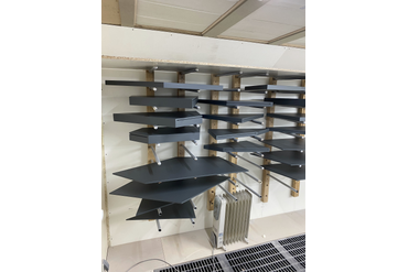 Покрытые эмалью панели. Осталось вклеить ленту, прикрутить крепеж, упаковать и отправить.