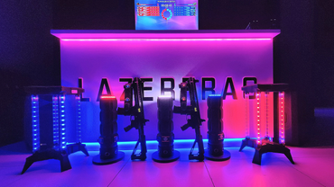 Взрослым и детям очень нравятся возможности нашего оборудования, ведь после игры компьютер формирует результаты игры автоматически и присваивает игрокам разные звания и достижения