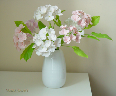 Букет "Бело-розовые гортензии" .