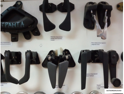 Ручки открывания двери, регулировки положения спинки сидения