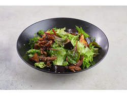 Теплый салат с говядиной и хрустящими  баклажанами (250 г.)