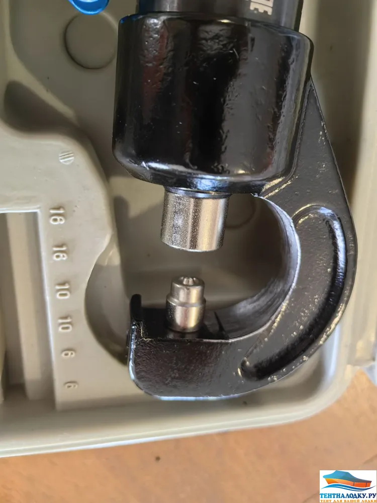 Пресс для кнопок Dot для тента на лодку