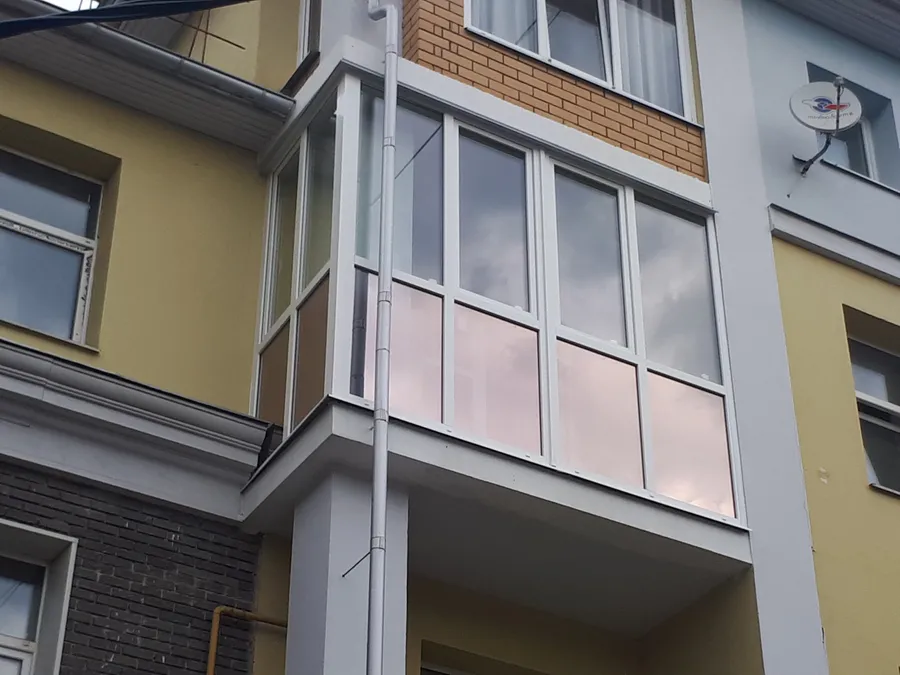 остекление балкона в французском стиле