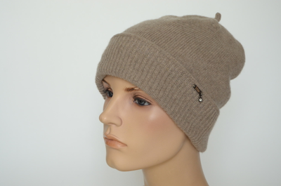zhenskaya-shapka-iz-kashemira-s-otvorotom-vizio-italiya-9000-cry